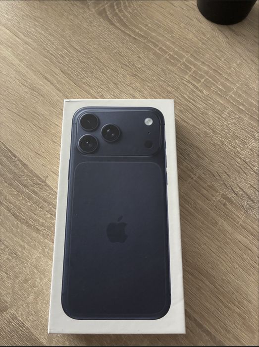 IPhone 17 pro max 100% battery