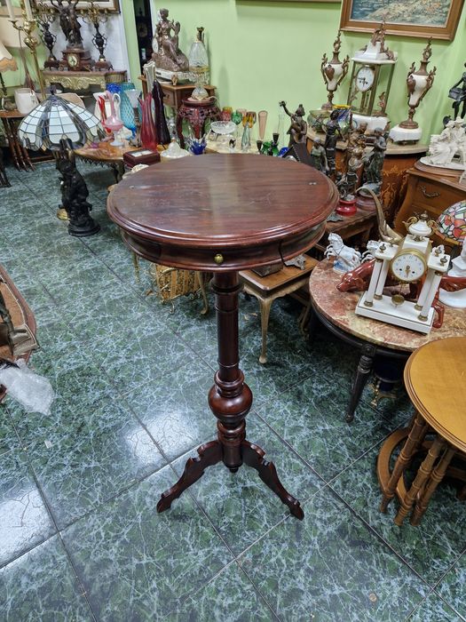 Уникална антикварна висока френска масичка