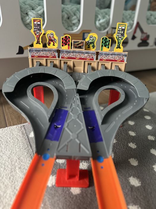 Скоростна писта Hot Wheels