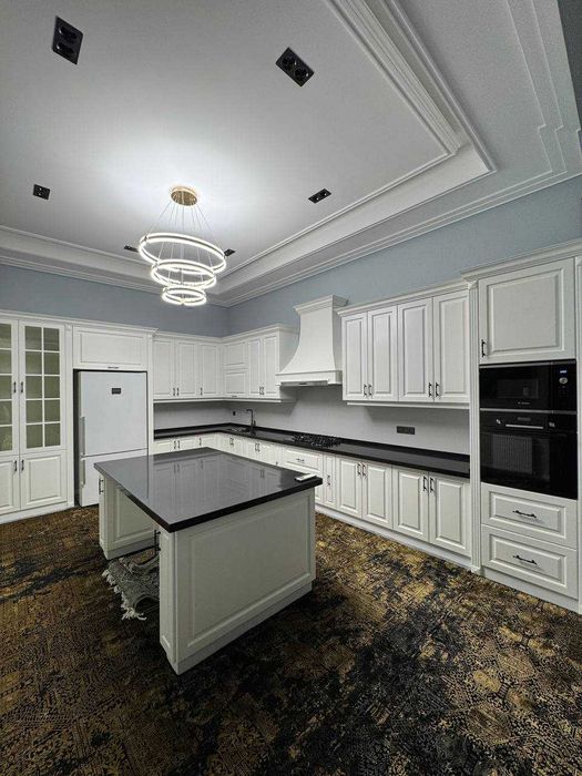 на Центр Луначарского  ПРОДАЕТСЯ ДОМ 5 СотокКомната: 7