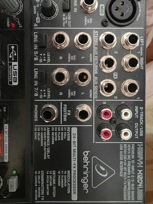 Микшерный пульт Behringer Xenyx X1204USB