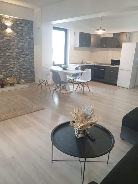 Inchiriez apartament
