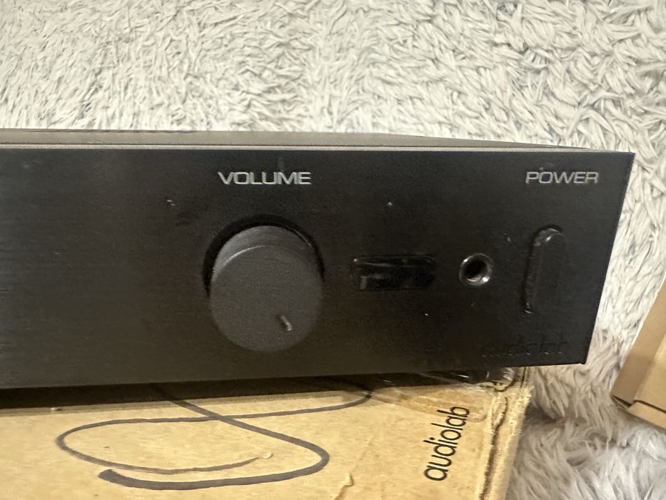 Audiolab 8200a английски усилвател