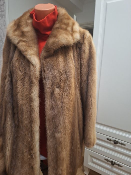 Haina  de  vizon  lunga  exclusivista