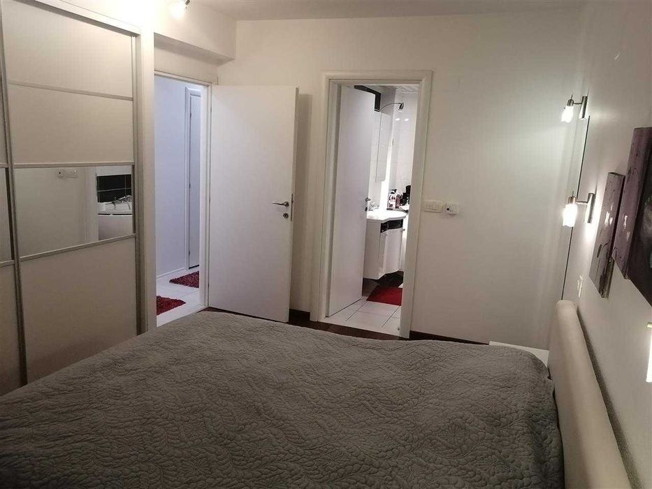 Дава се под наем Двустаен апартамент в Бургас, Център - 57 кв.м за 229.5 € - Снимка #1