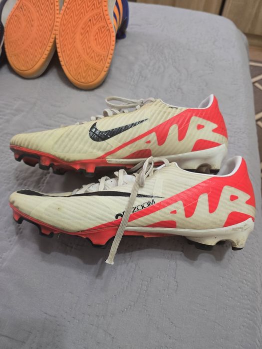 Децки маратонки и бутонки