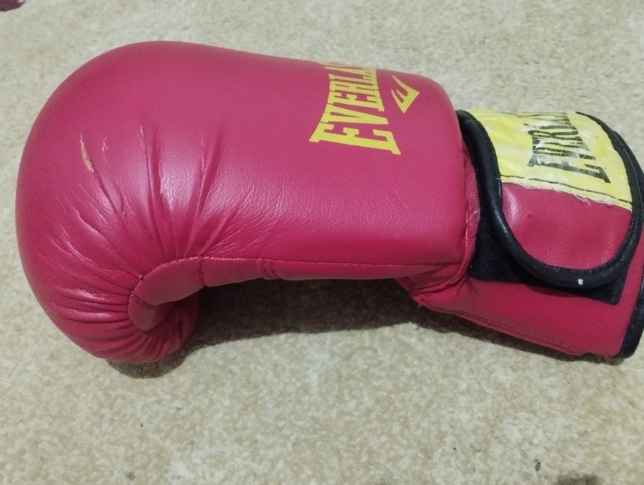 Продам перчатки для бокса