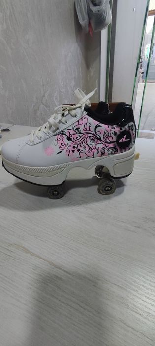 Кроссовки с колёсами