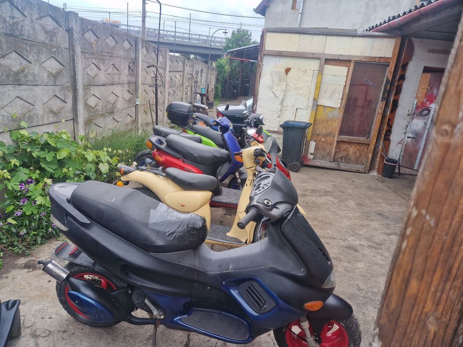 Vând 5 scutere de 49 cc piaggio ,aprilia,gpilera,malaguty