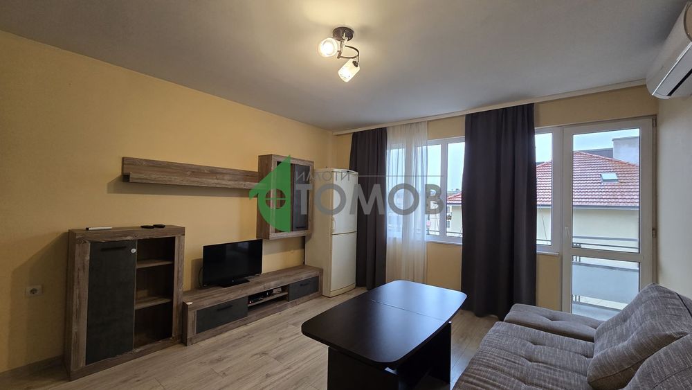 Топъл двустаен апартамент в Центъра на града