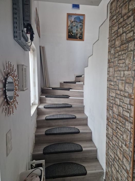 Casa de vanzare cu 5 camere - fara agentii