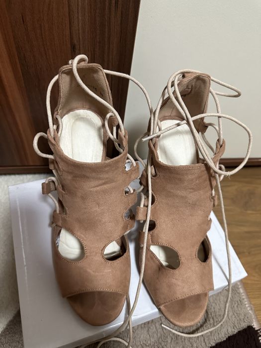 Сандали Бежови 39 номер
