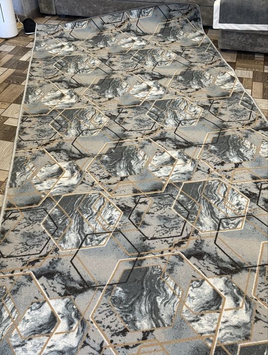 Продам ковёр 4м х 150