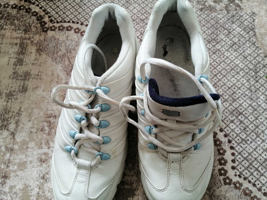 Продавам маратонки