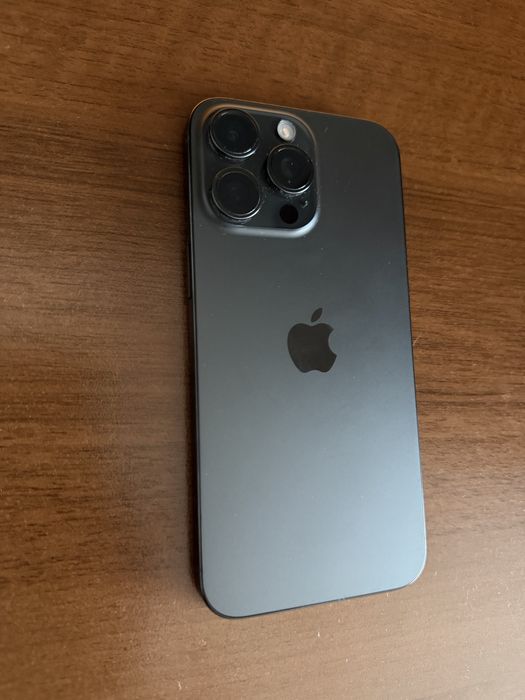 Iphone 15 pro Max 87% baterie