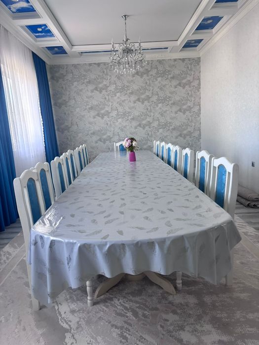 Стол орындығымен сатылады