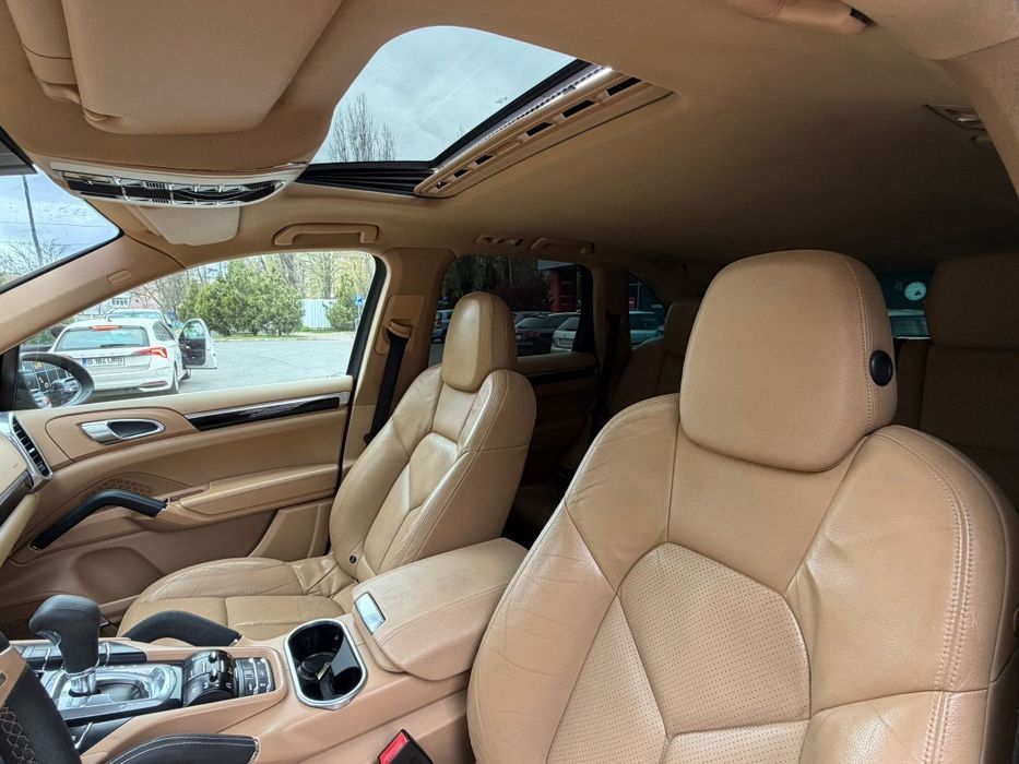 Vând Porsche Cayenne 3.0 diesel  285000 km Reali