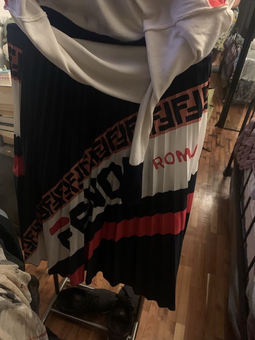 Fuste de vara model LV Murakami si Fendi
