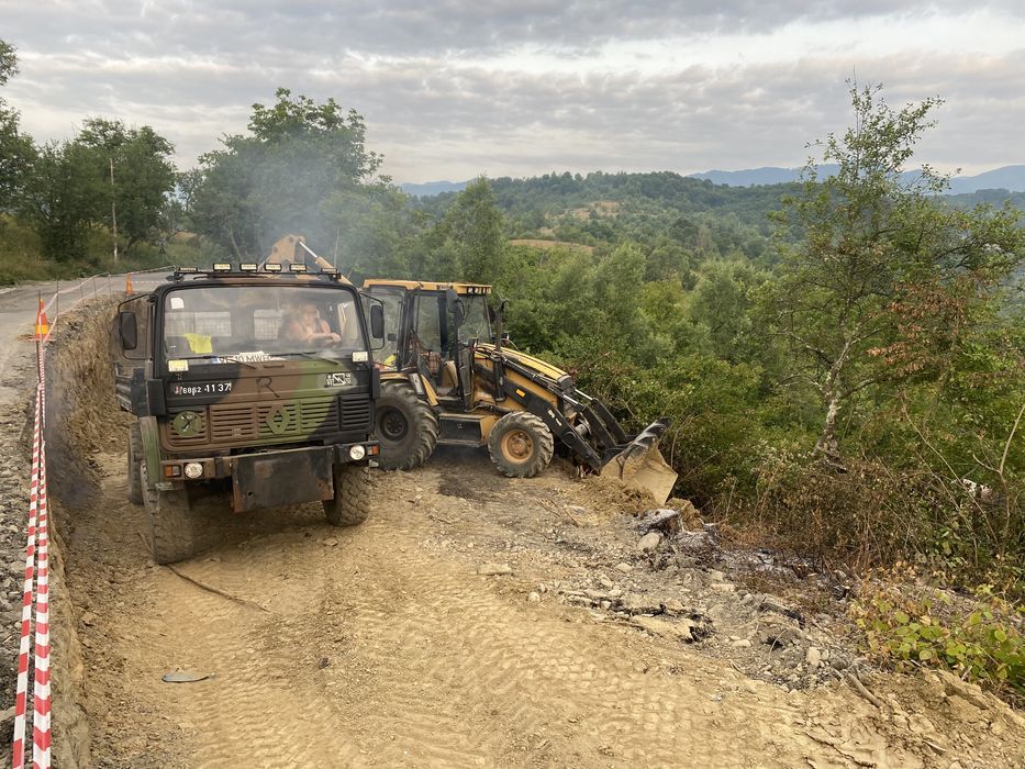 Buldoexcavator / Miniexcavator /camion de inchiriat