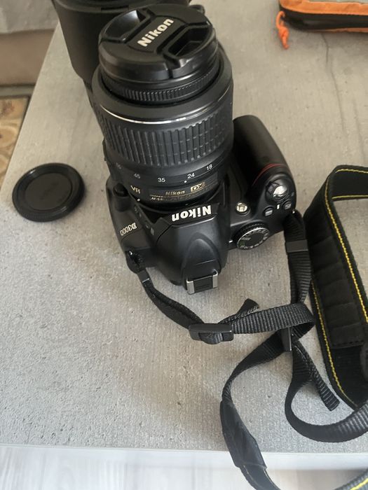 Vind cam foto Nikon folosita f putin,in stare f buna de functionare,fara urme de uzura