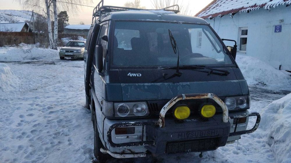 Делика с левым рулём