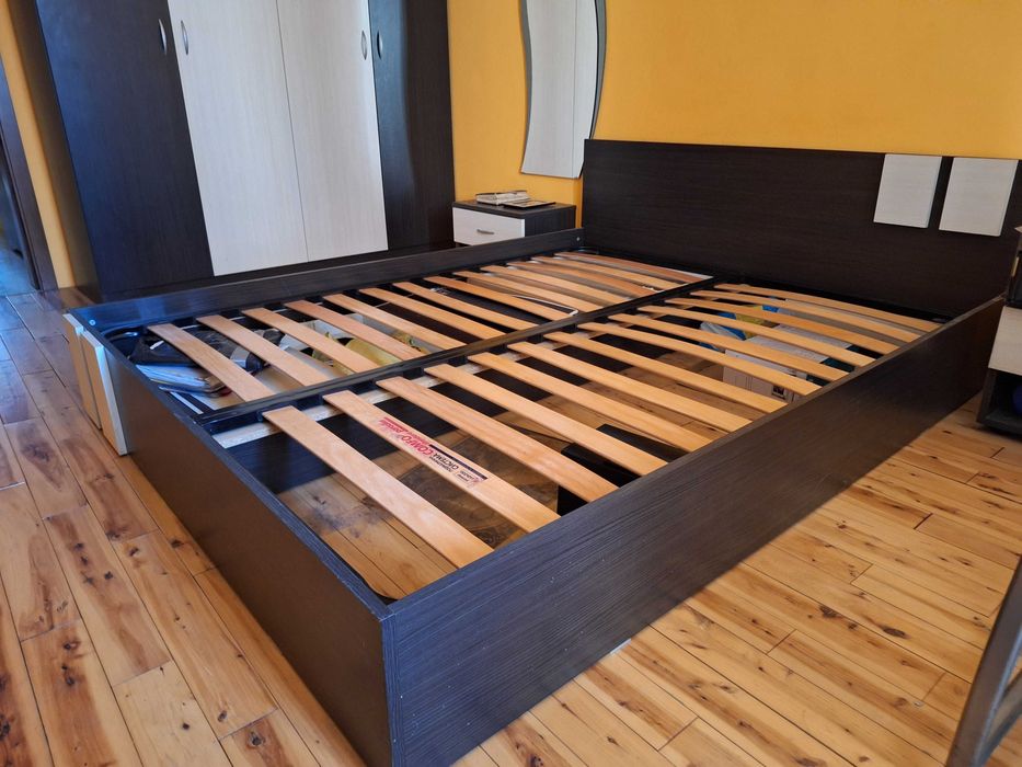 Двойна спалня + 2 нощни шкафчета