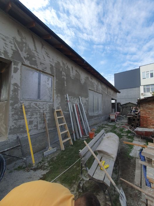 Executam tencuiala mecanizata.  Sape fluide ipsos