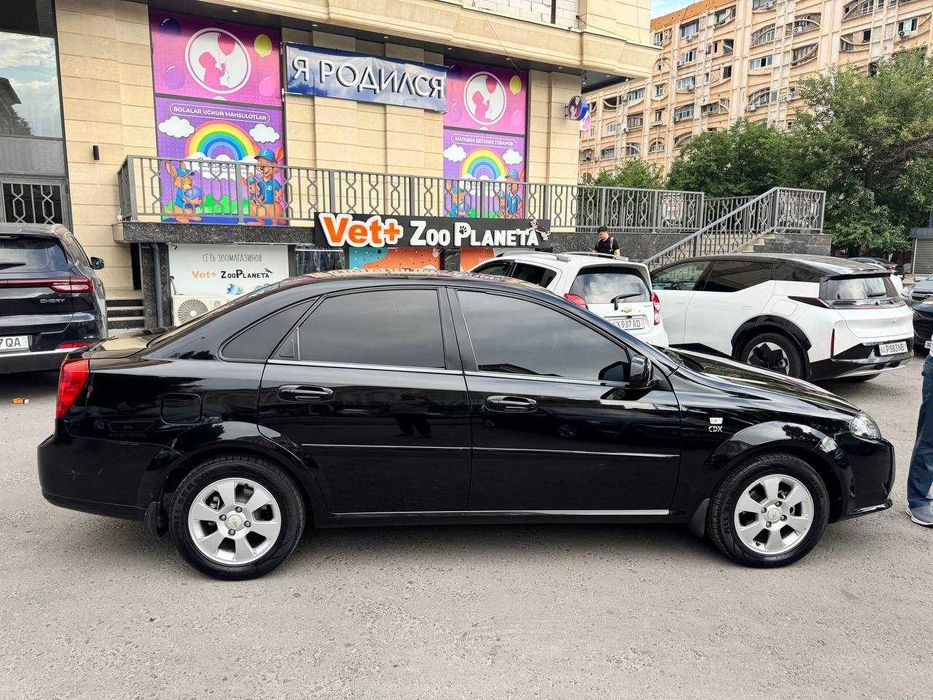 2023-yilda ishlab chiqarilgan Chevrolet Gentra sotiladi.