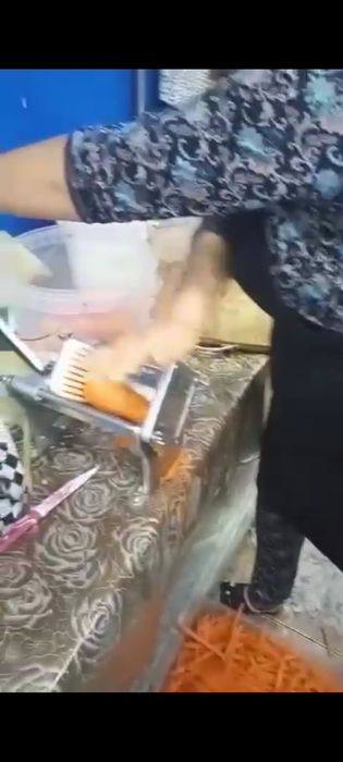 Фрирезка . Аппарат для резки фри.