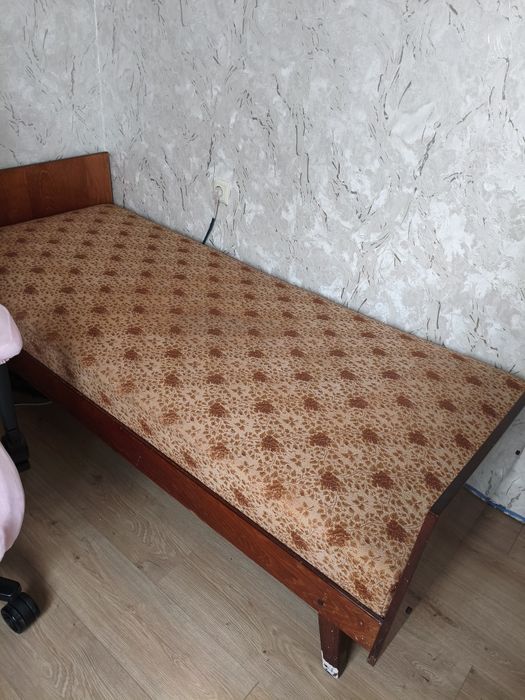 Продам кровать полуторку