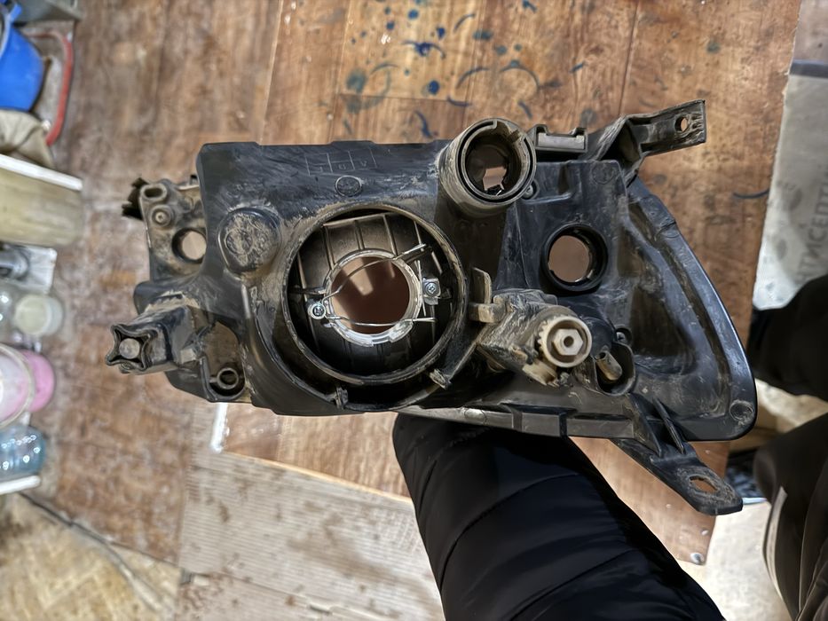 Фара гранта левая