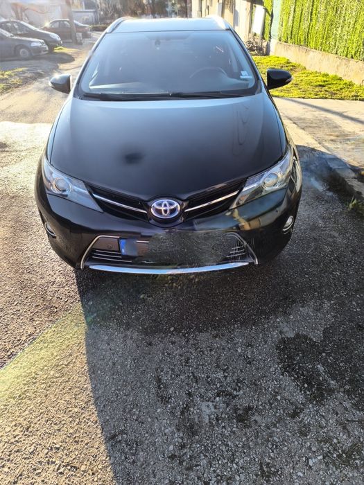 Тойота Аурис хибрид газ