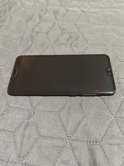 Продавам Huawei P20 PRO