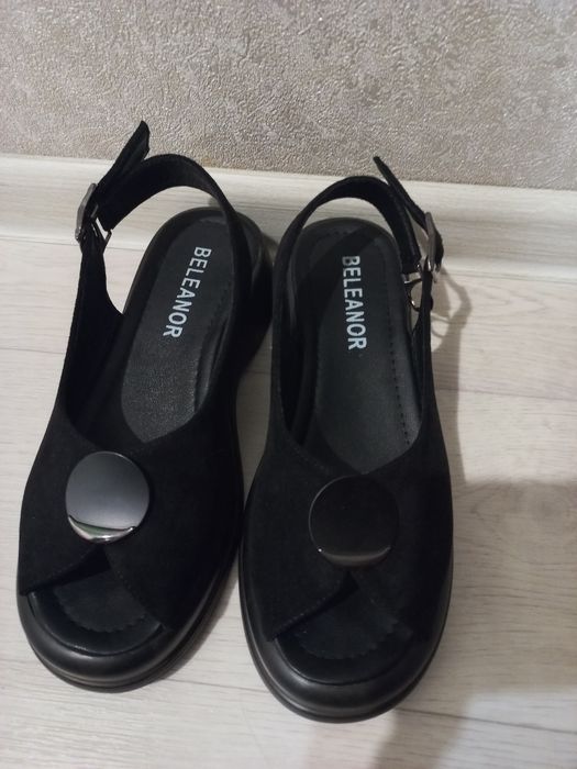 Продам босоножки