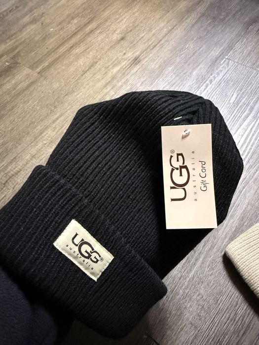 Caciula Fes Ugg noua/new unisex