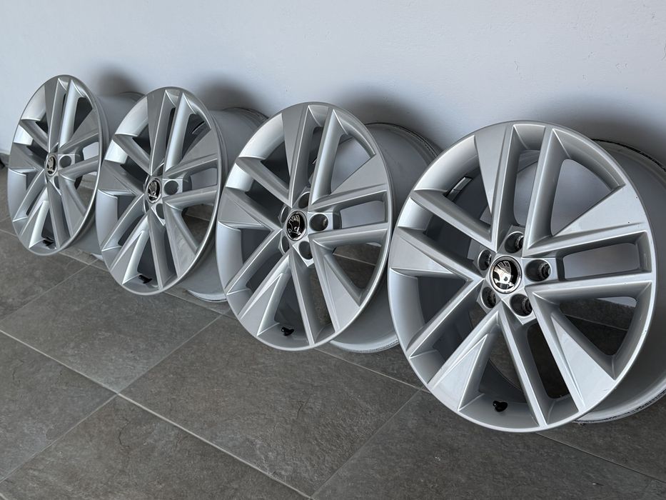 17” Оригинални джанти Skoda 5х100 Rapid Scala Kamiq Praktik Fabia 7J ET 46