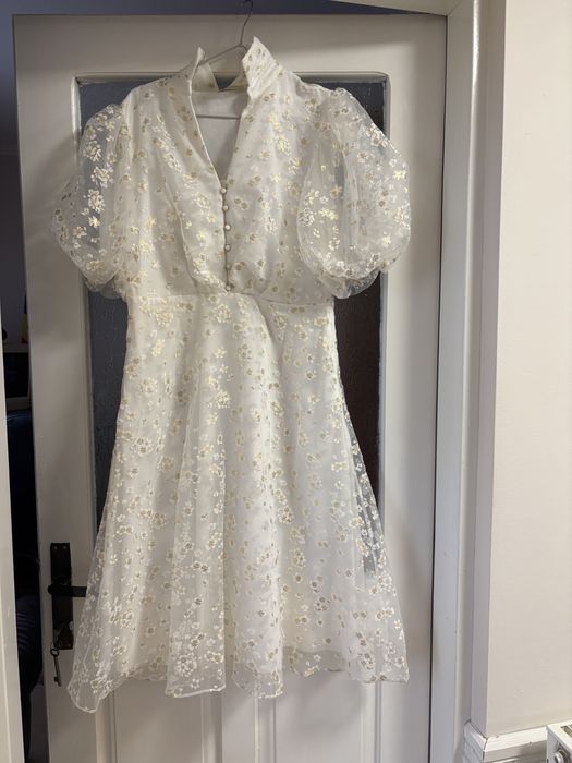 Rochie alba cu flori