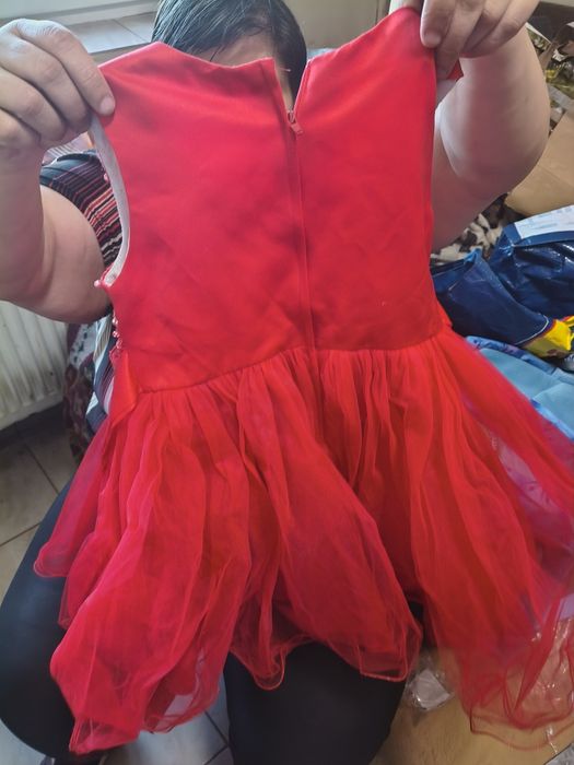 Vând rochie de fetițe 4-5 ani