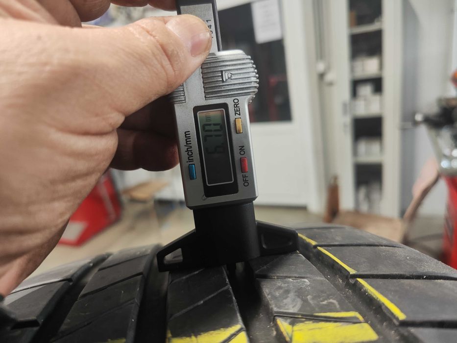 2бр. летни гуми 225/40/18 Bridgestone