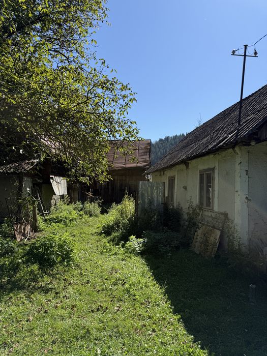 De vânzare casă + anexe + 7458mp teren intravilan Tulghes, Harghita