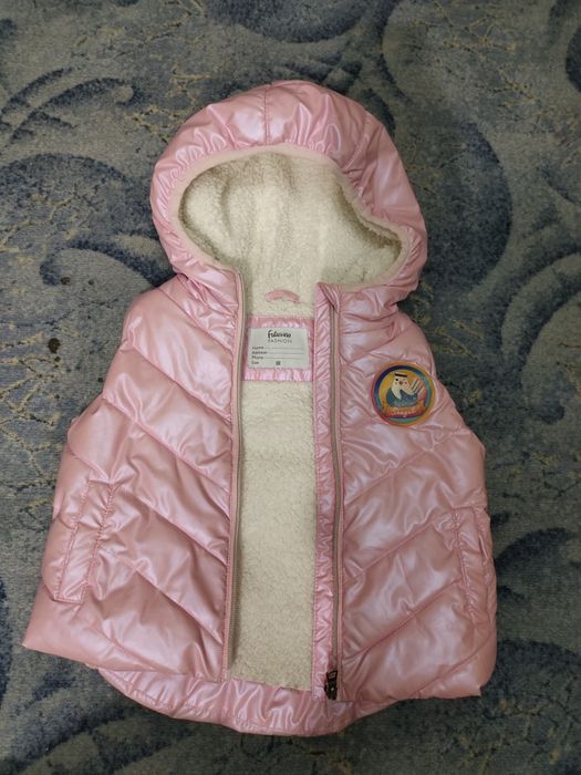 Продам жилетку на девочку