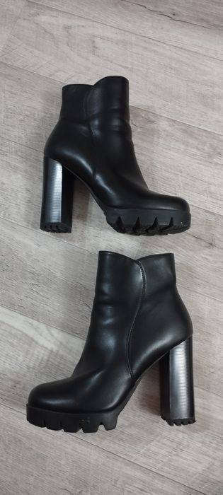 Продам ботинки женские