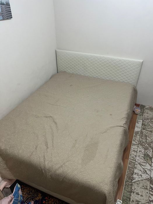 Кровать спальная