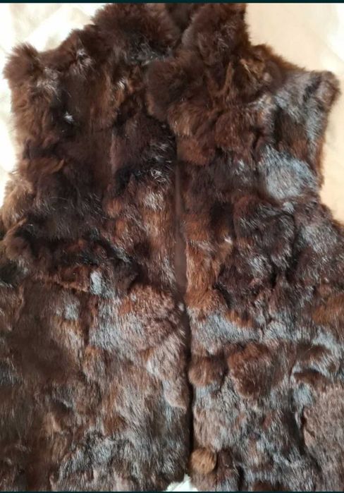 Три  елека с естествен косъм. Кафявия е чисто нов.