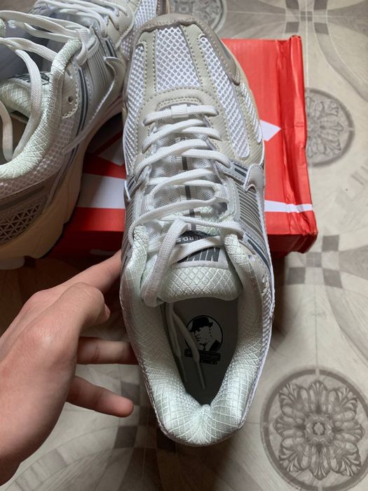 Кроссовки Nike Vomero 5