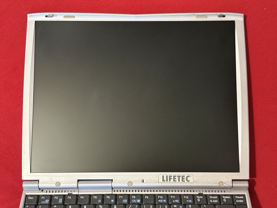 Laptop Lifetec Pentium 3