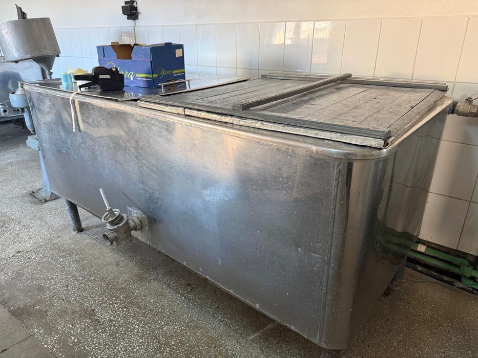 Vana Inox 1000L cu pereți dubli si serpentina pentru incalzire