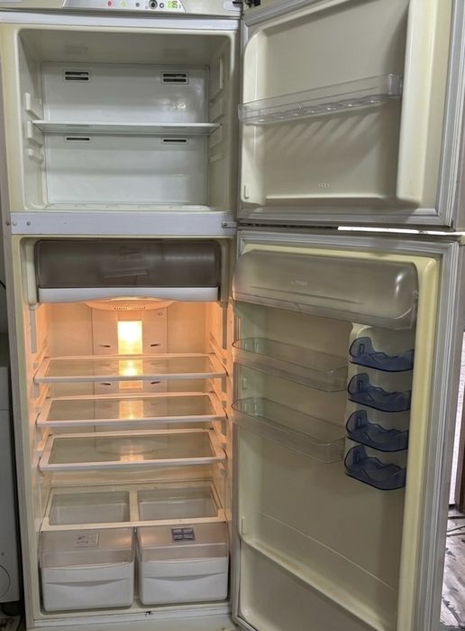 Продам холодильник Аристон