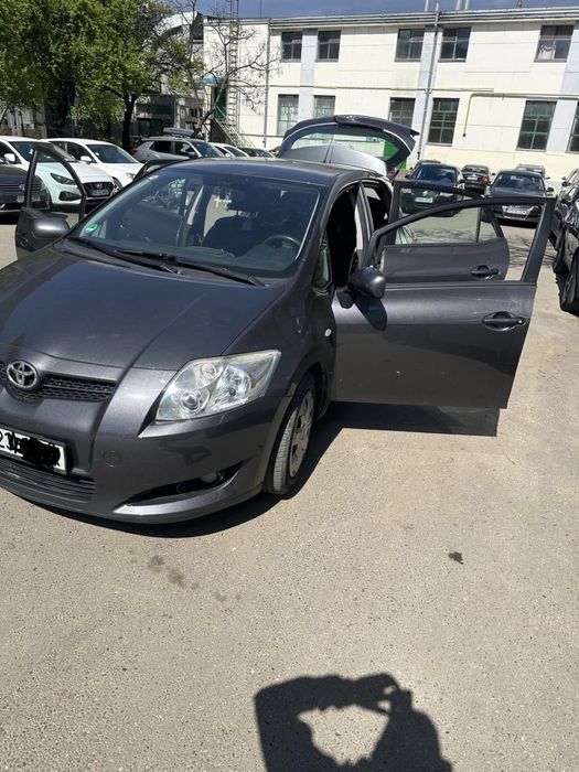 Toyota Auris Gri