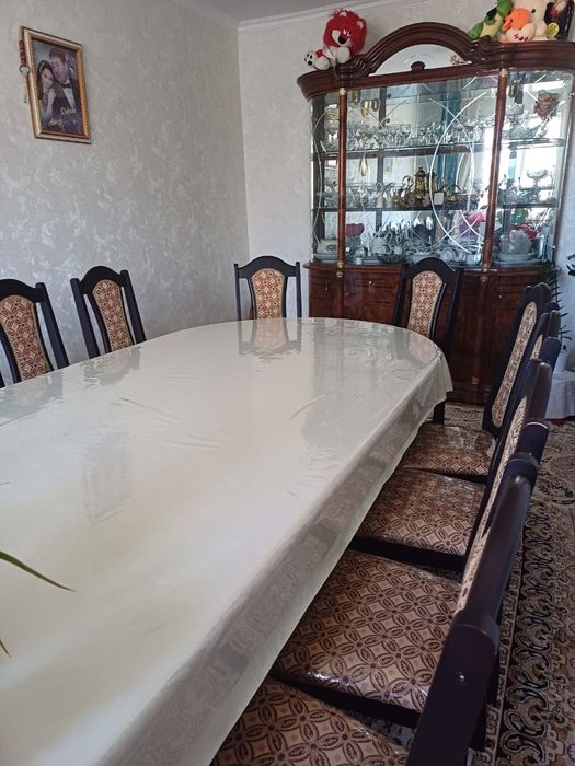 Стол, стулья сатылады. Жағдайы жаңа. Баға келісімді